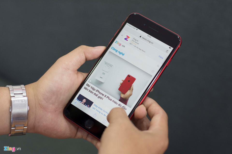 iPhone 8 Plus màu đỏ đầu tiên về VN, giá từ 20,5 triệu đồng